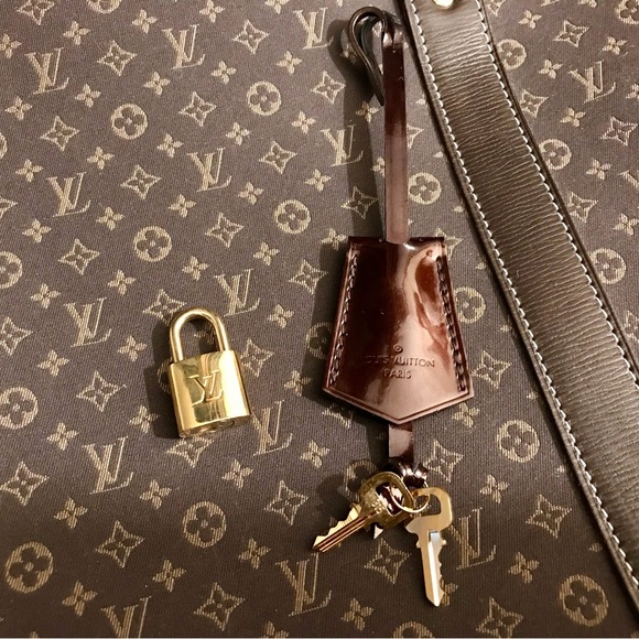 Louis Vuitton Key Clochette - Picture 10 of 13